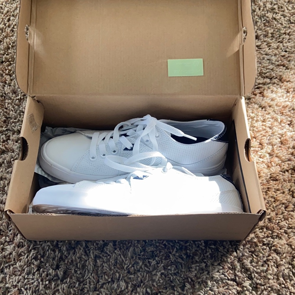 brand new umbro shoes